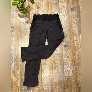 Lululemon studio Pants - size 6